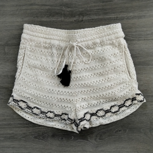 Zara Pants - Zara Ivory White Lace Crochet Shorts W/ Pockets Size XS Elastic Waist Lined